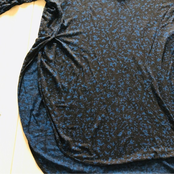 Wilfred Side Slit Round Hem Rayon Top in Dark Blue & Black - Picture 5 of 11